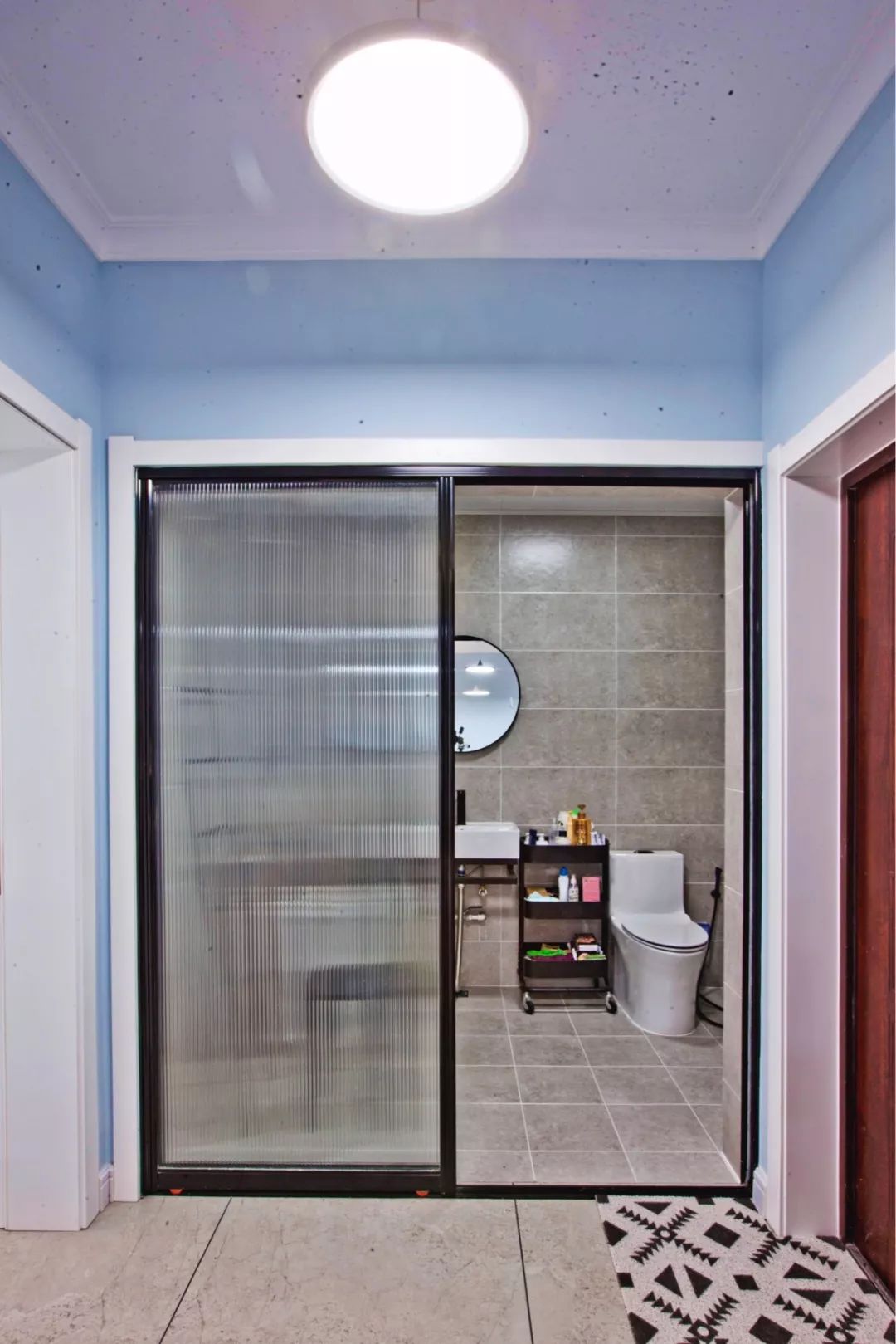 黑框玻璃门提升居家颜值的设计最近火成网红了