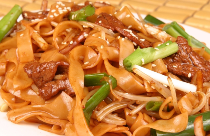 精选美食推荐:香菇素丸,花生排骨煲木瓜,干炒牛河做法