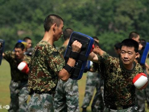 2年义务兵要怎么样才能留在部队？|义务兵|部队|教官_新浪新闻