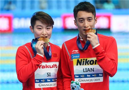 练俊杰司雅杰混双10米台夺冠,成绩超俄罗斯