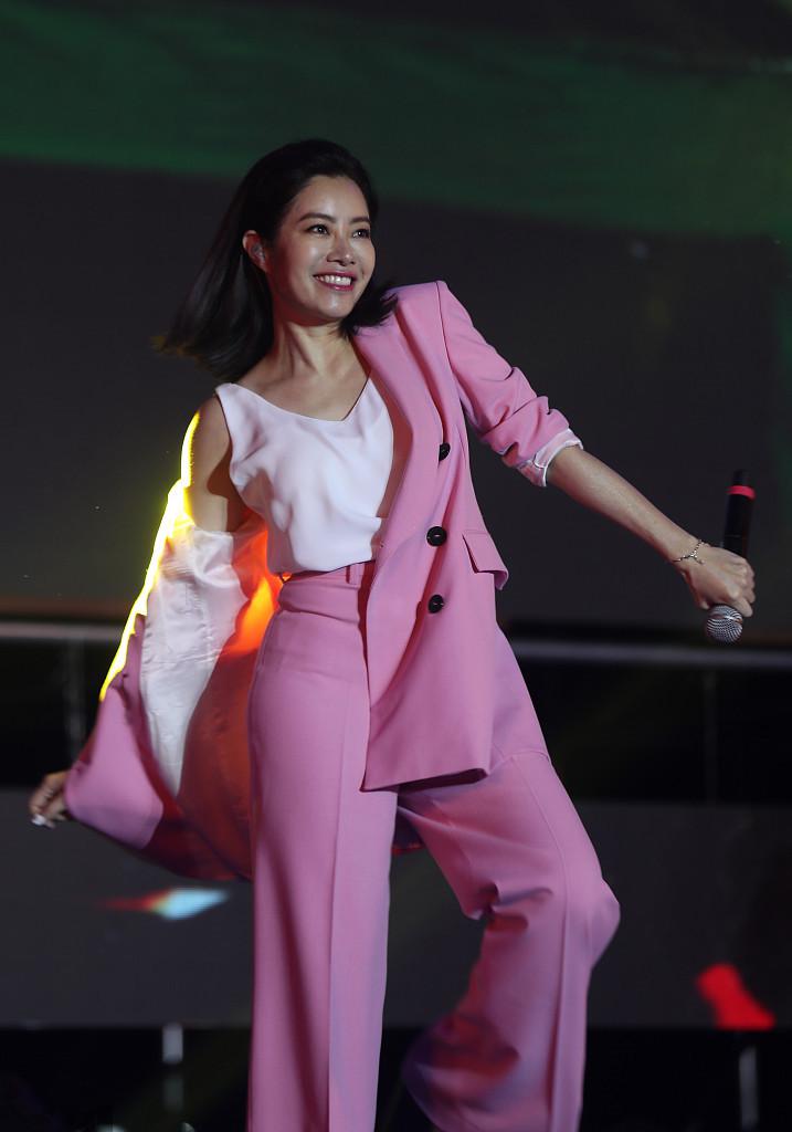 清纯女神不再41岁徐怀钰商演近照颜值依然抗打肤色太暗淡