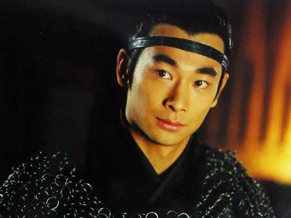 男星穿古装戴抹额,杨洋又帅又萌,王一博帅出新高度!