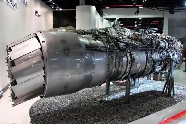 早在上世纪60年代,美国的黑鸟侦察机就搭载了两台堪称变循环发动机