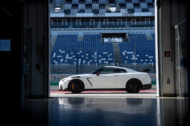 2020款尼桑gtr,还是原来的战神!