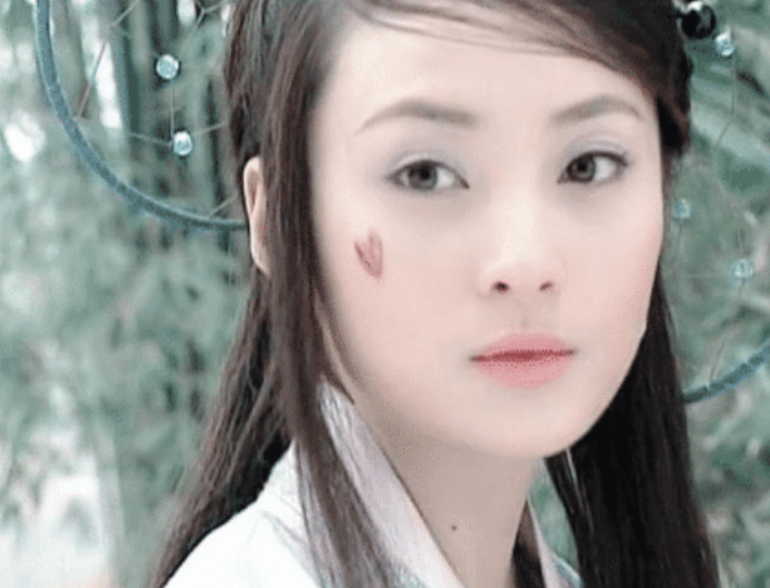 幽若也很聪明懂事乖巧,奈何她有一个野心勃勃还暗害徒弟的爹,最终结局