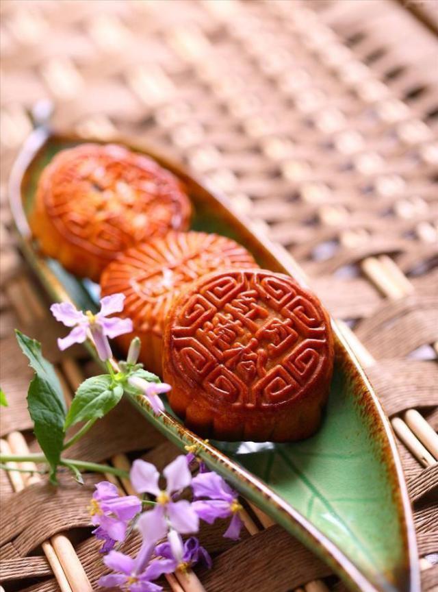 中秋佳节,饮宴赏月,传统美食之月饼