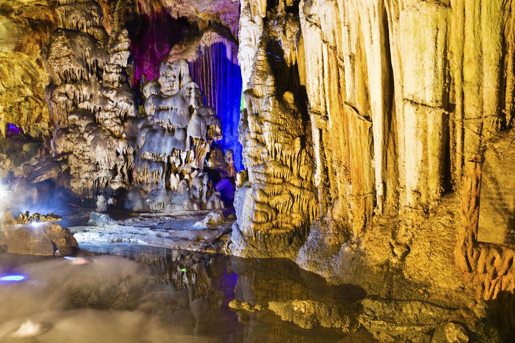 中国四大岩溶洞穴之一,规模大,洞层多,种类全而闻名的地下仙宫
