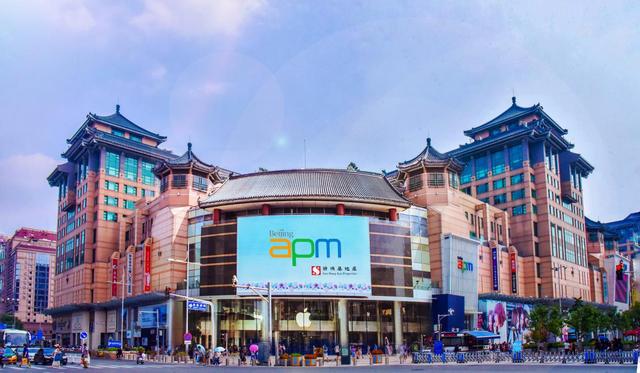 科技,中西及网红餐饮等百余家国际知名品牌,致力于打造王府井地区购物