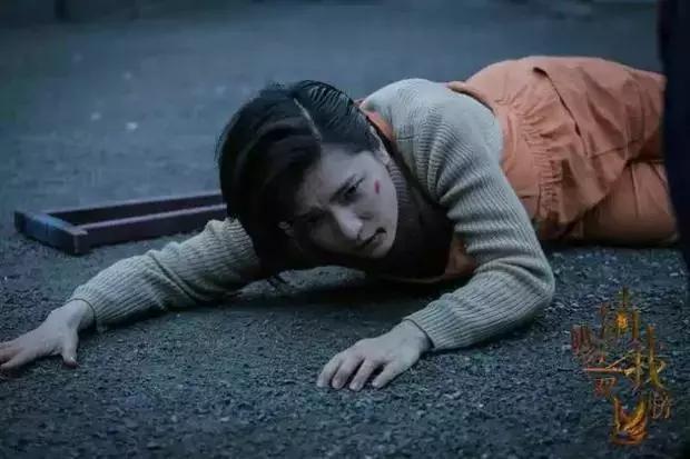 王艳新剧中饰演一名女囚犯身穿橘色囚服成最美女犯人