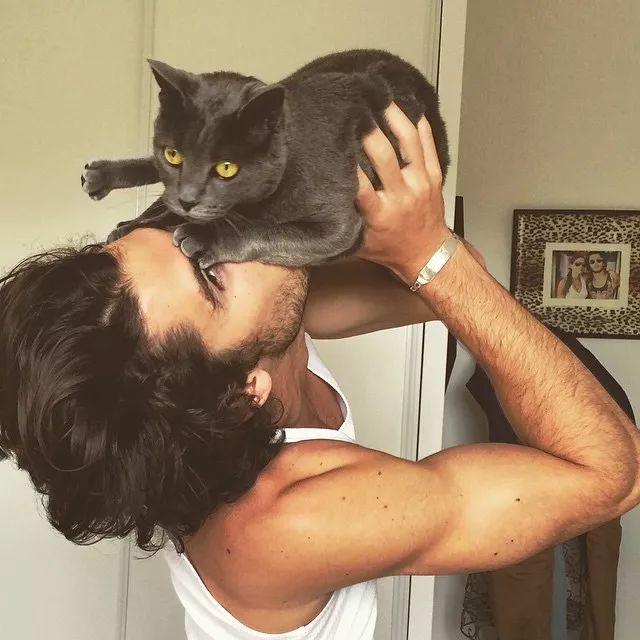 可口的法国男模lou gaillot,我好喜欢他的小猫咪!