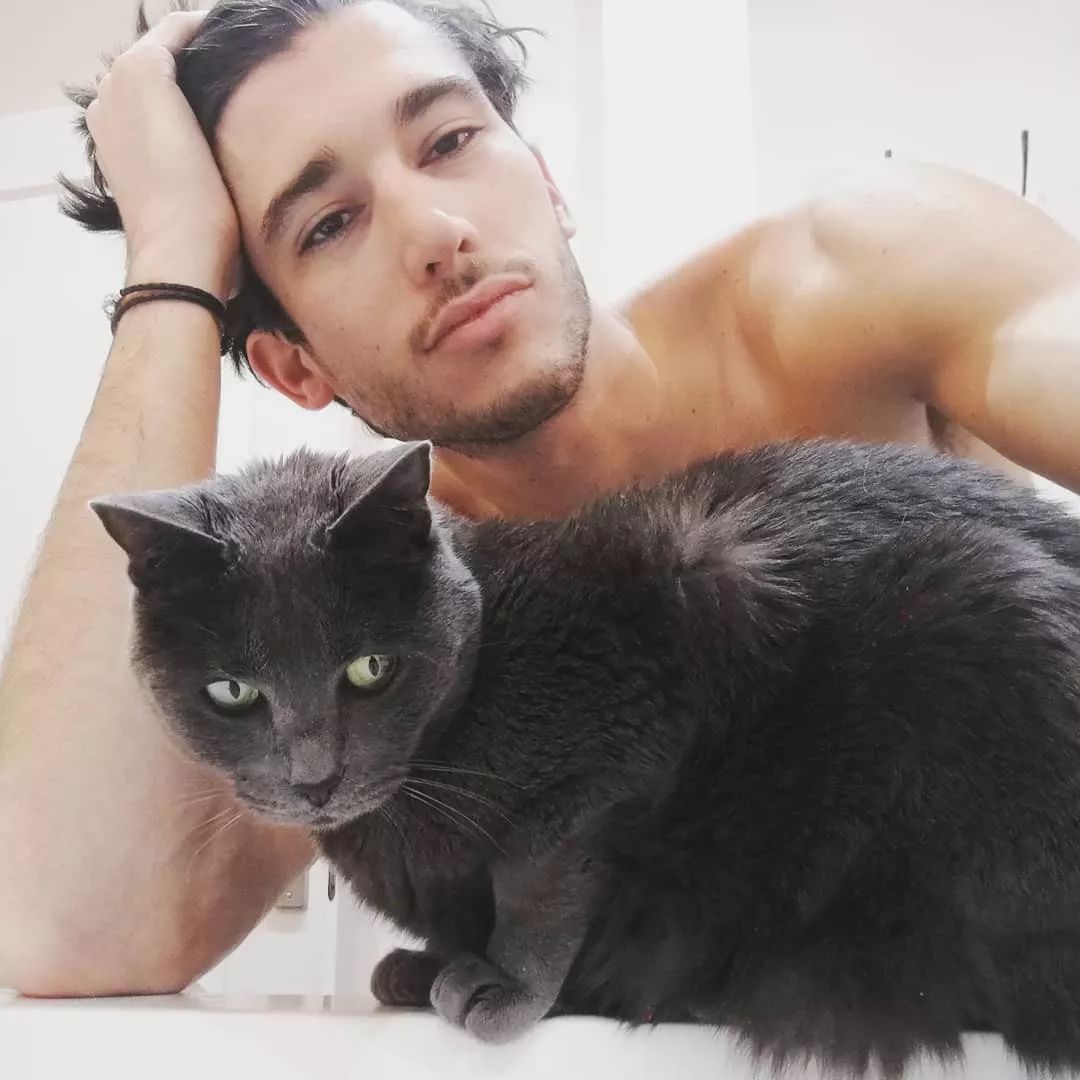 可口的法国男模lou gaillot,我好喜欢他的小猫咪!