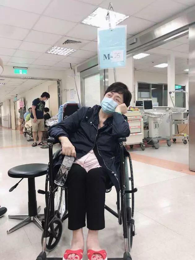 72歲謝賢前妻緊急住院，曾因墜樓落病根，兒子不介意二人復婚