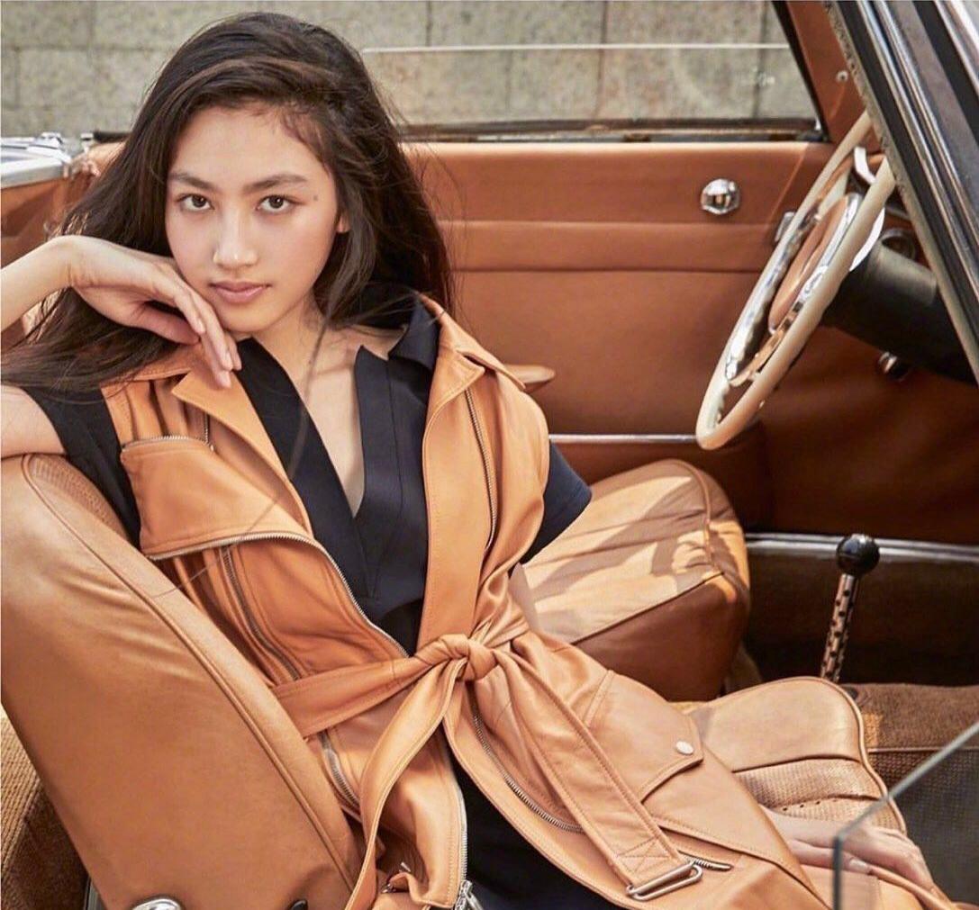 任达华女儿任晴佳,180身高拍大片,超模身材惊艳