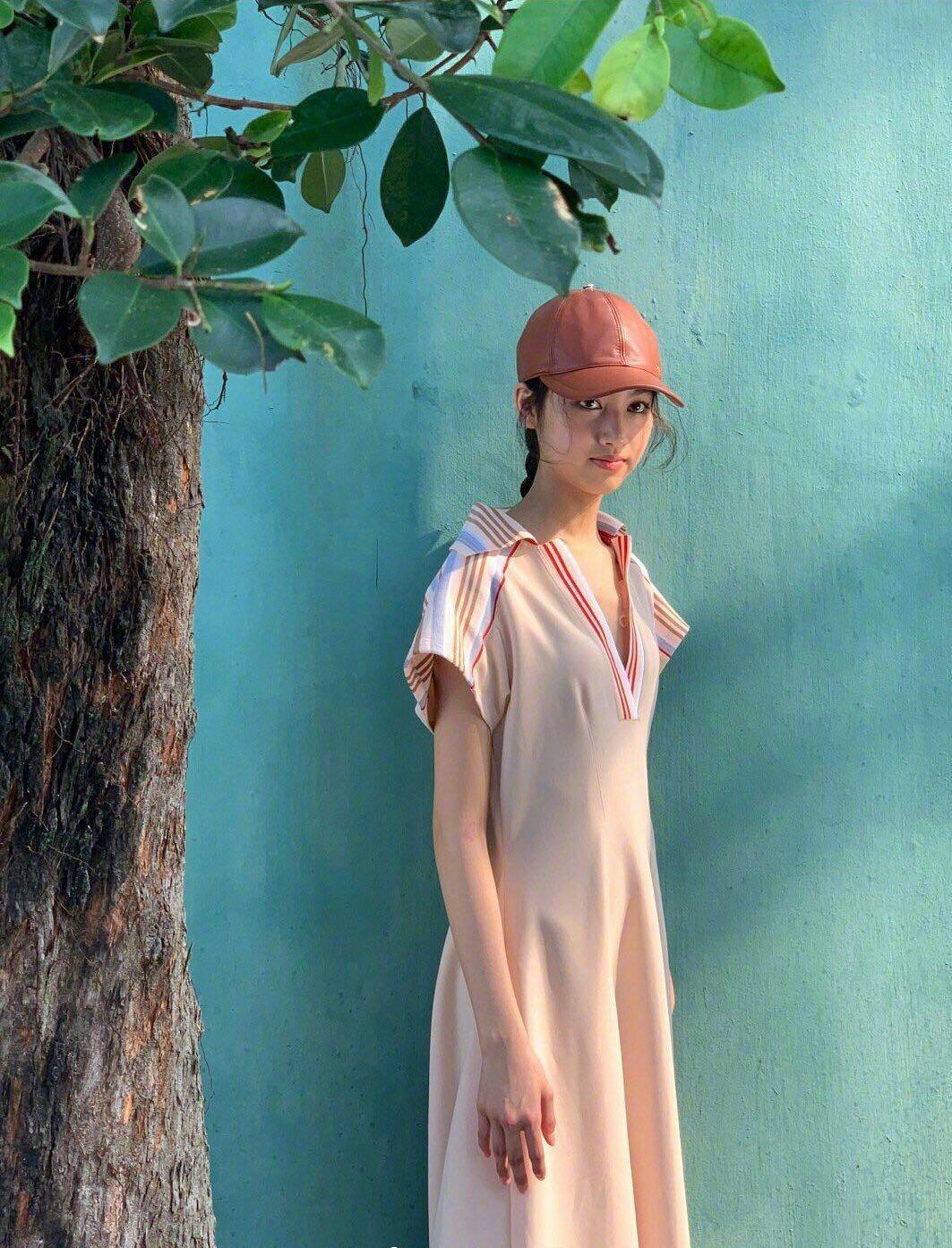 任达华女儿任晴佳,180身高拍大片,超模身材惊艳