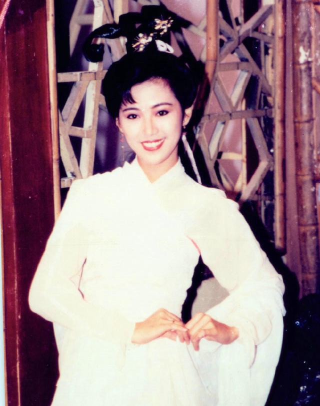 最后,警我与李紫琼和周青云三人封禁在山中,看完直接惊呼:还可以这样?