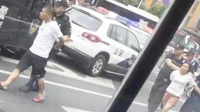 视频|常州车祸肇事者被控制 肇事车女乘客大哭：我们撞了好多人