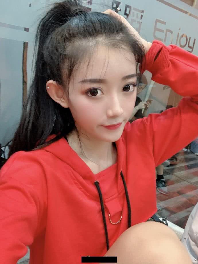 小伊伊婚礼直播一夜收到礼物514万,她却说亏了,还要