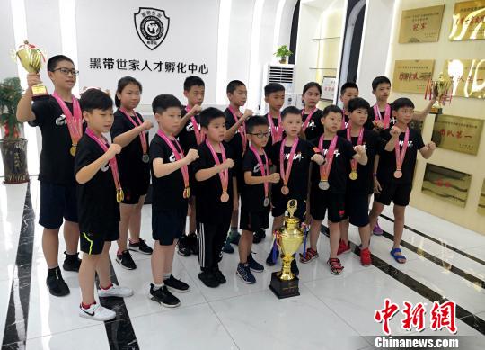 福建年轻选手赴韩国出征世界跆拳道大赛 载誉归来