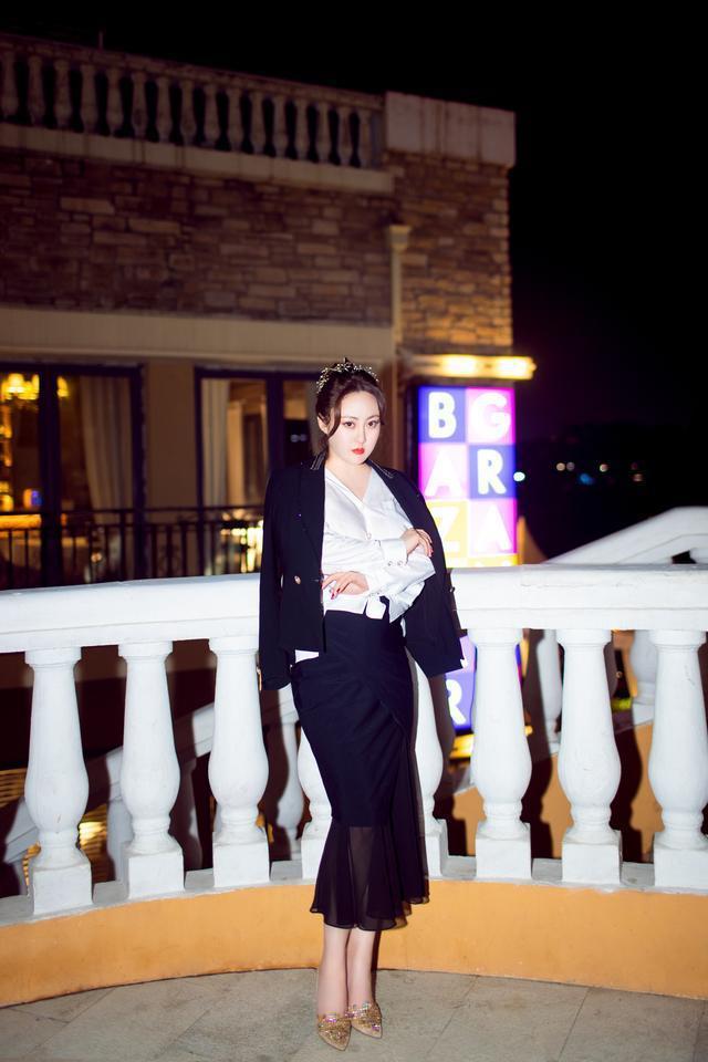 马程程新造型美出天际面对恋情谣言哭笑不得