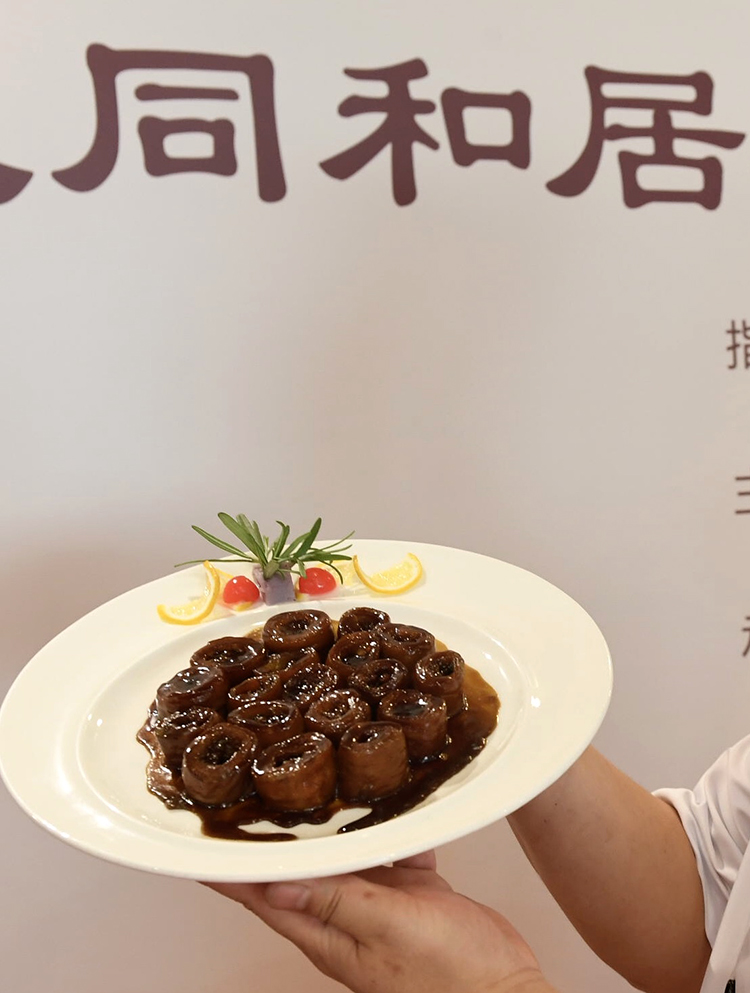 学员制作的同和居招牌菜"九转肥肠".