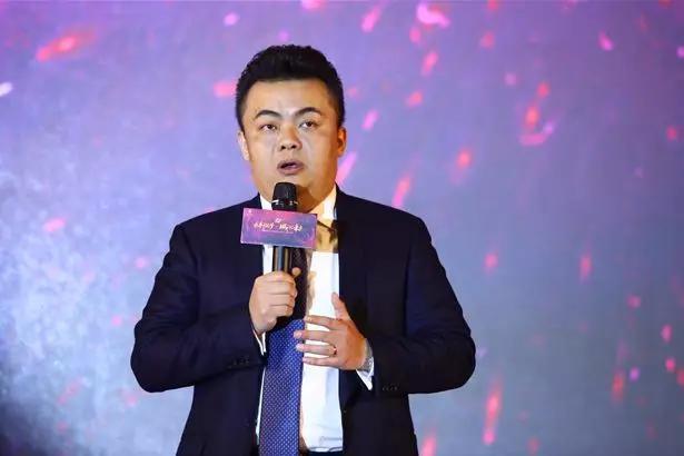 粤群龙(深圳)投资有限公司董事长彭武豪举行了资管战略合伙人签约仪式