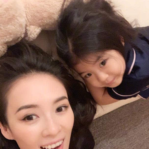汪峰3个女儿3个妈,迟迟不公开二女儿汪璟怡,女儿至今不肯原谅他