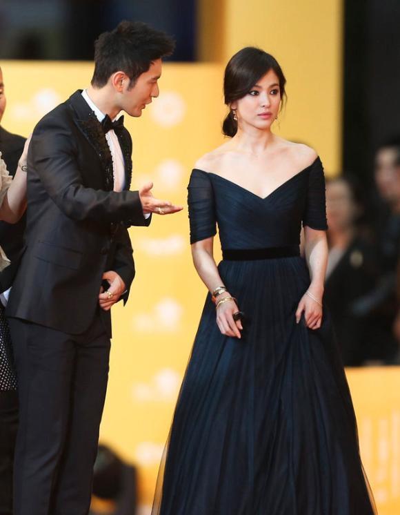 梁朝伟宋慧乔合影旧照,绅士手加氧气美女,养眼指数满星