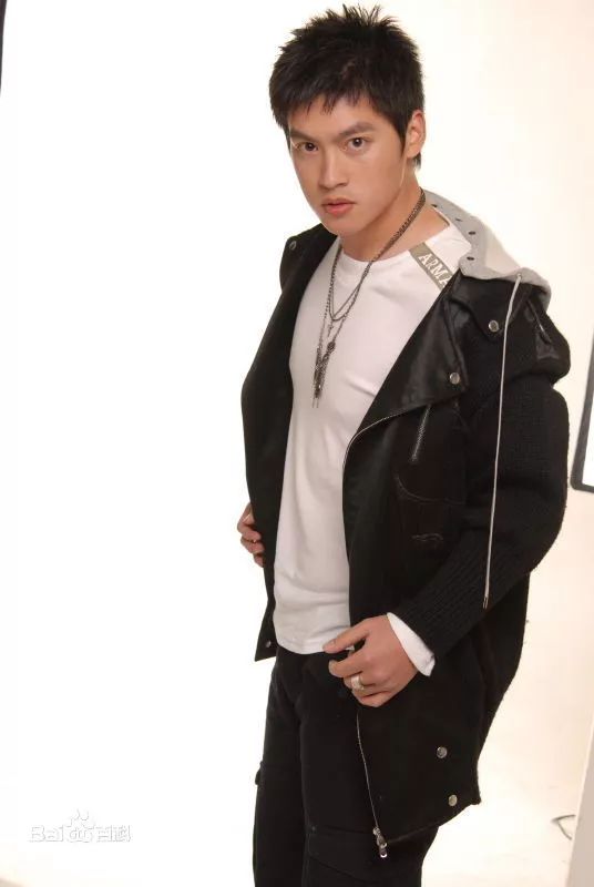 还记得台湾5566组合的许孟哲吗,他现在长这样了