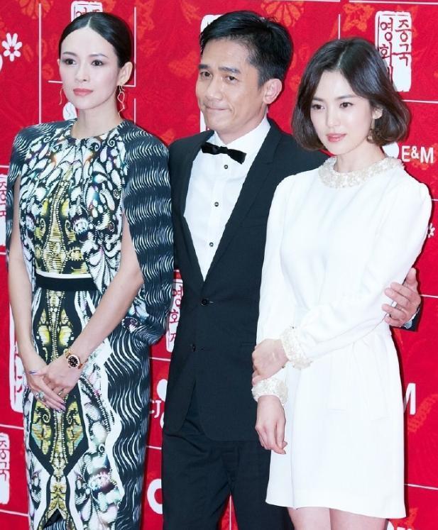 梁朝伟宋慧乔合影旧照,绅士手加氧气美女,养眼指数满星