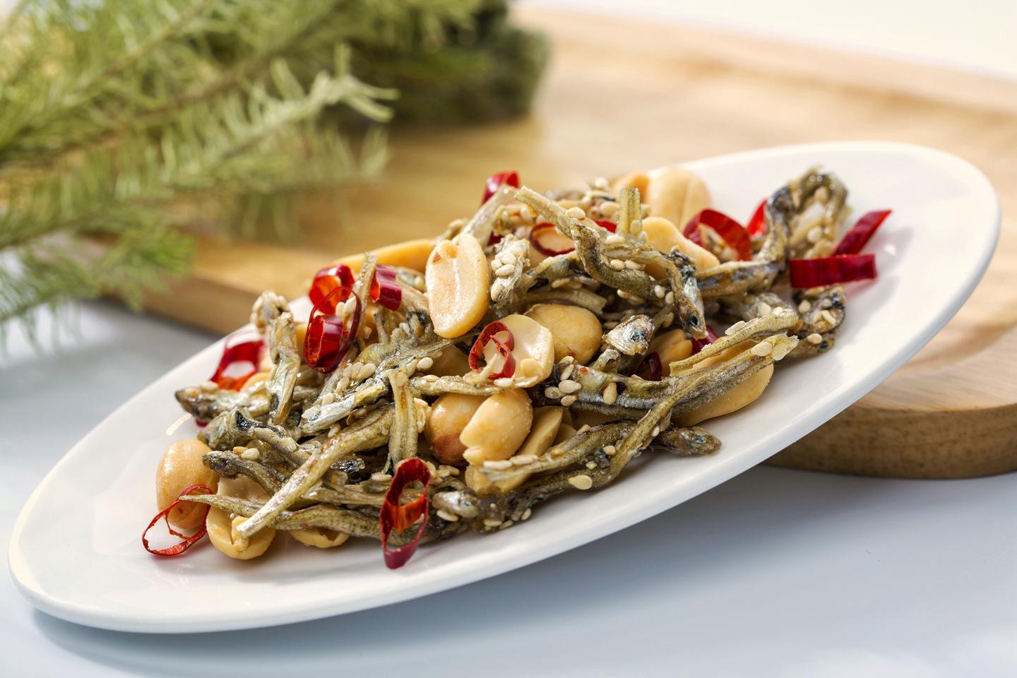 河里这种小鱼不足三寸长很少有人能吃过但是味道贼鲜