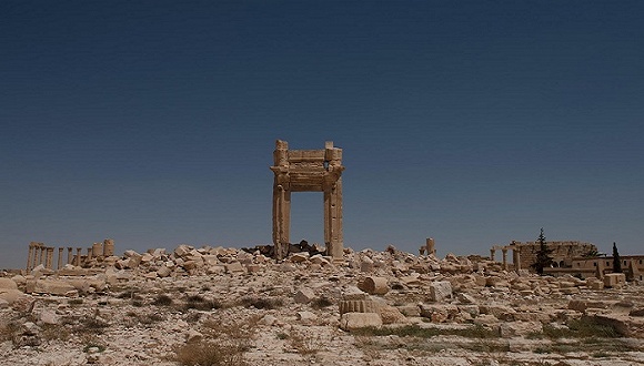 叙利亚巴尔米拉贝尔神庙遗迹 图片来源:hassan blal/alamy尖锄,炸药