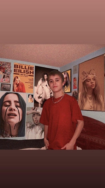 比伯分享童年照墙上海报是碧梨·艾利什