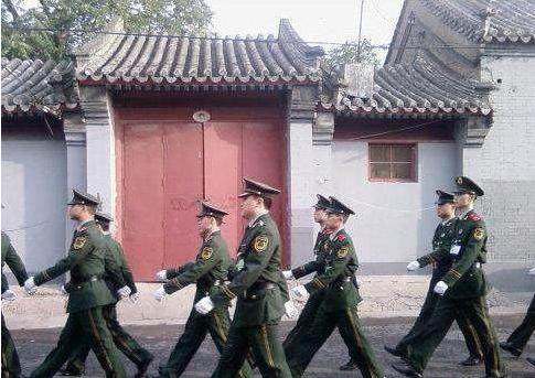 在軍隊中什麼級別的幹部才有資格住軍區大院