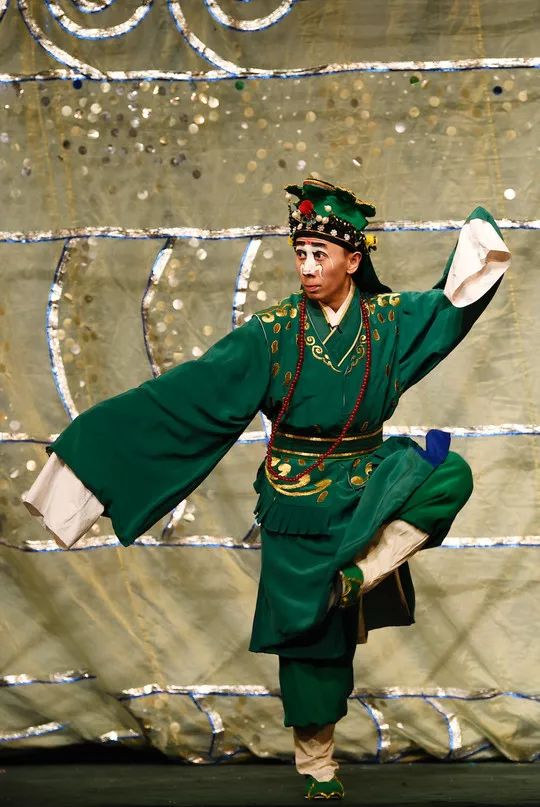 川剧第一批本科生毕业4年课程两年完成锤炼戏曲内功