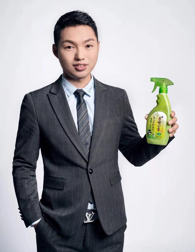 网红李帅签约巨型一号除油剂为家乡驻马店企业代言