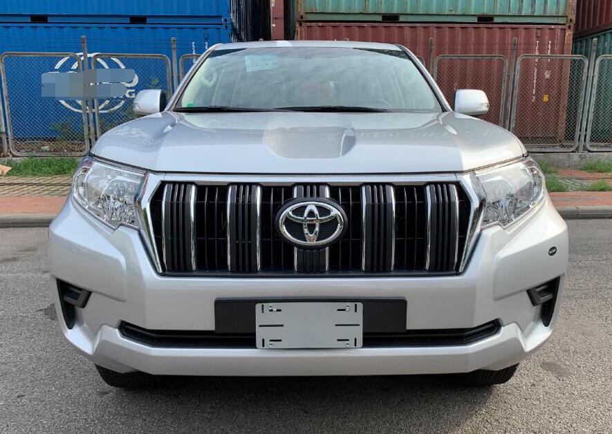 新浪看点# 新款柴油丰田普拉多到港实拍! 来自auto极速超车 - 微博