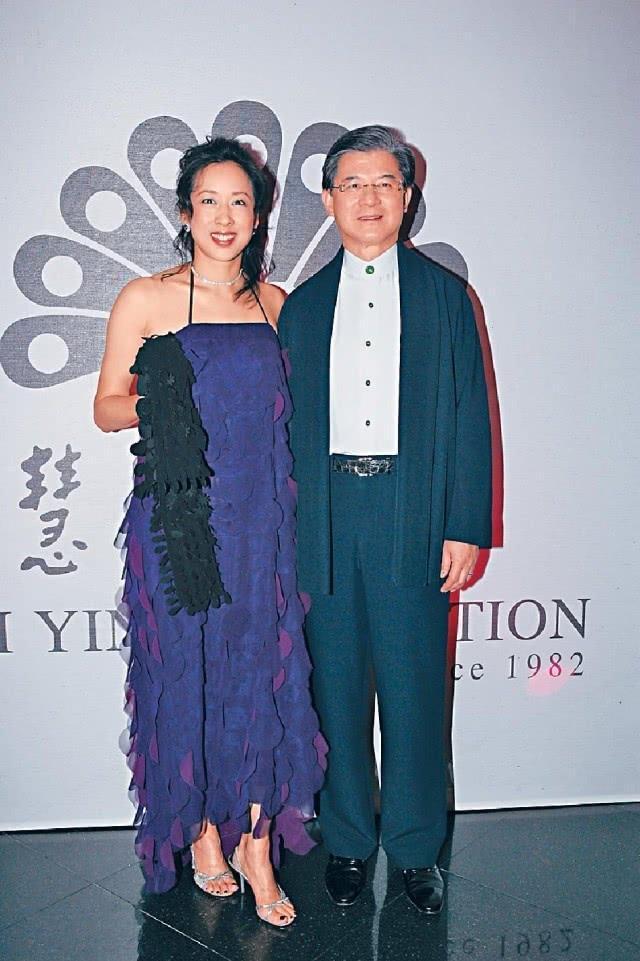 61岁朱玲玲豪门生活太奢侈,老公重金博她一笑