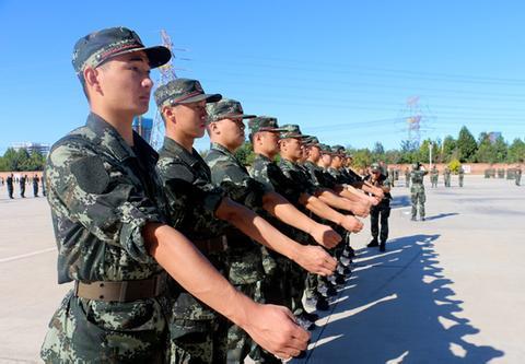 新兵必需经历的三个月，如果训练不合格，将会被分配到什么地方？|新兵|训练|士兵_新浪新闻