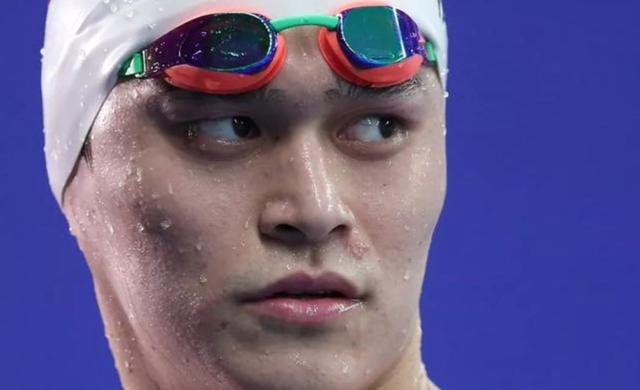 日本游泳总教练拥抱孙杨,盛赞他是黄种人共同的骄傲