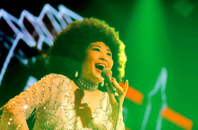 昔日的迪斯科女皇19岁登上时代周刊却被封杀如今51岁又复出