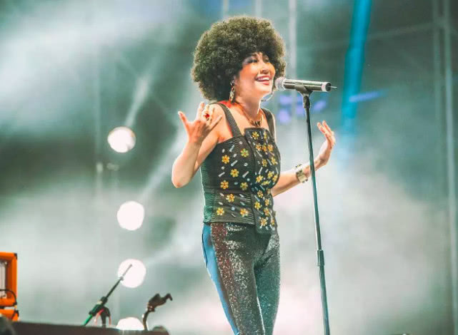 昔日的迪斯科女皇19岁登上时代周刊却被封杀如今51岁又复出