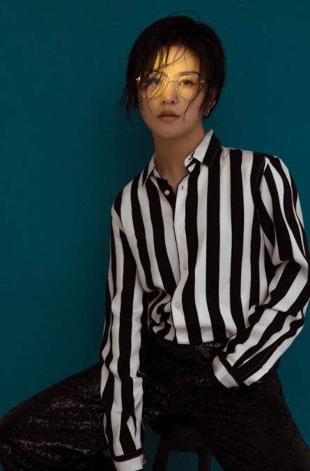 中性歌手潘倩倩弯道超车李宇春,这步棋是险招还是胜算?