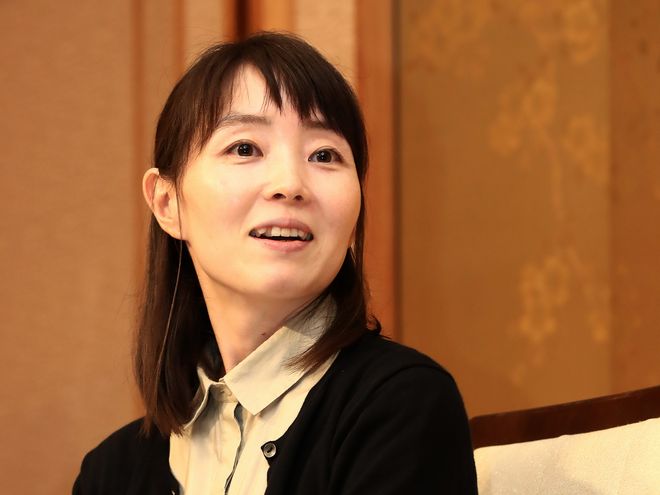 恐怖小说家natsuko imamura凭借《穿紫色裙子的女人》再次获得芥川奖