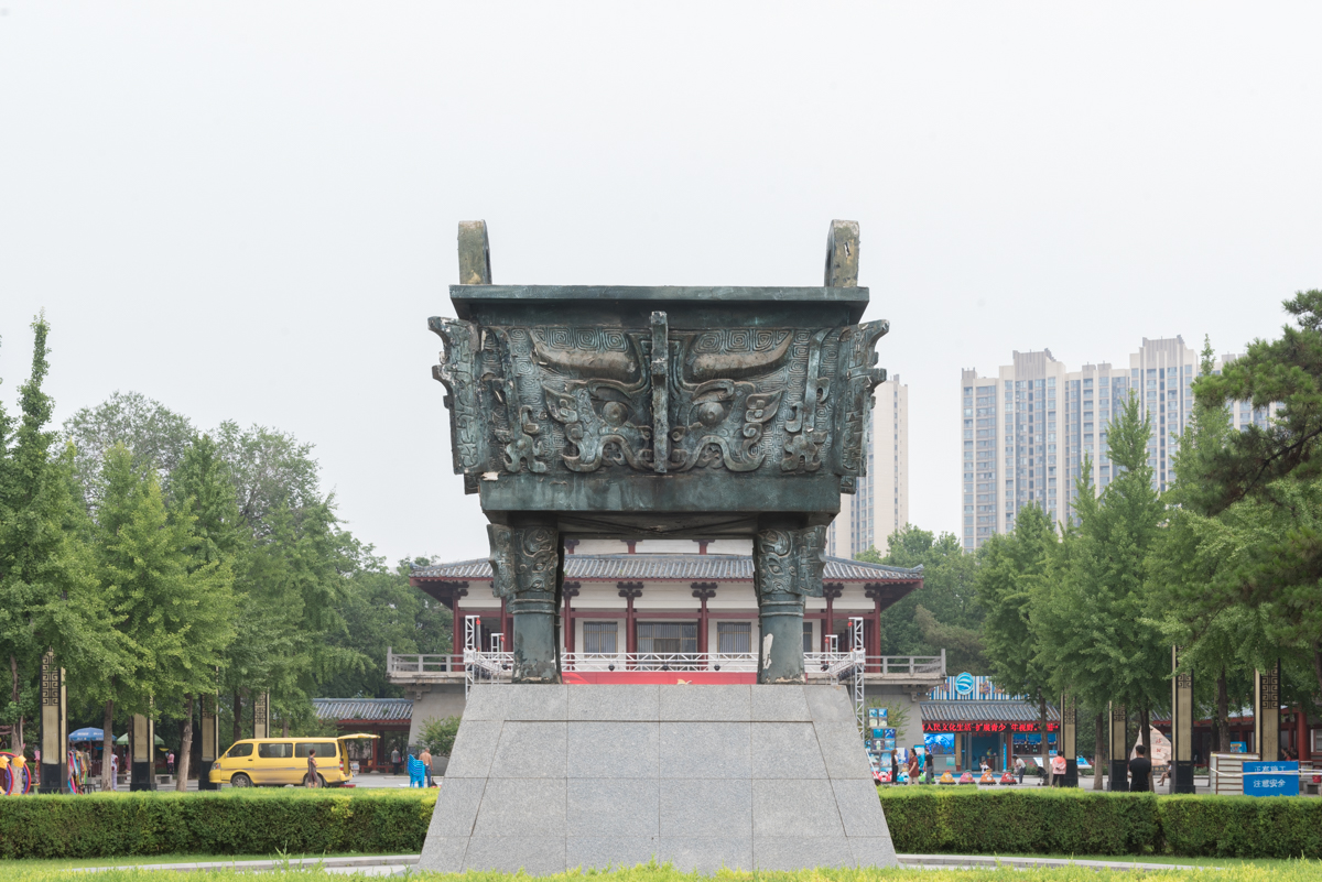 河南省洛阳市,作为我国最具历史的古都之一,随便走在何处,脚底下都可