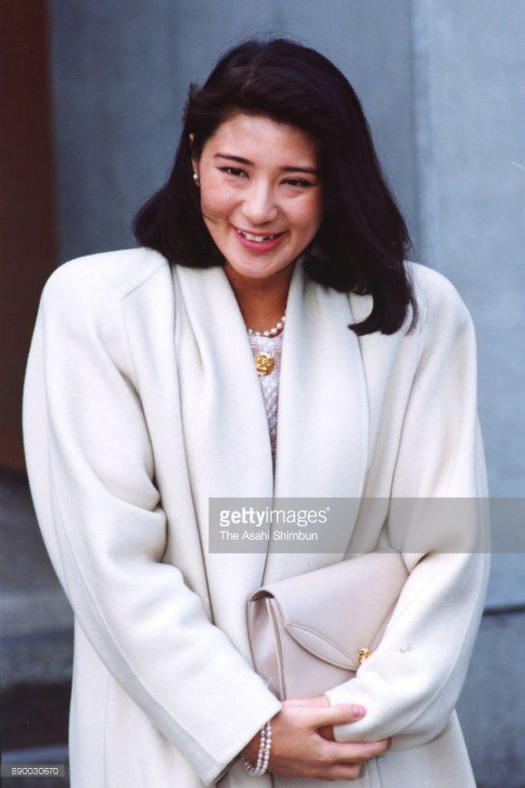 日本新皇后雅子:年轻旧照清新美丽,像极了电影演员