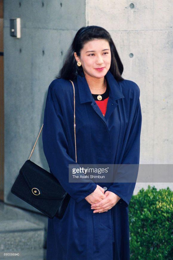 日本新皇后雅子：年轻旧照清新美丽，像极了电影演员|雅子|皇后|女外交官_新浪新闻