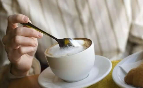 睡前牛奶加"它"一起喝,是天然"助眠剂"