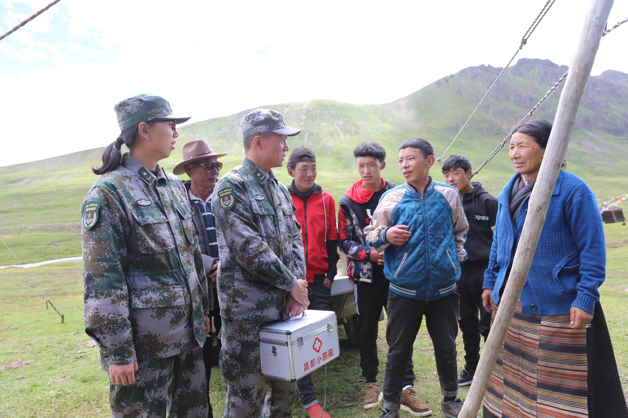 军地专家成功开展西藏丁青县首例肝包虫病根治性手术