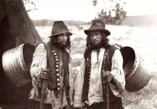 二战中纳粹不仅迫害了大量的犹太人吉普赛人也差点被灭绝