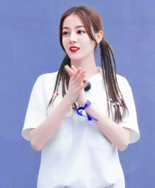 迪丽热巴方努力维权3天后,热巴突然官宣新身份,网友:逆天改命